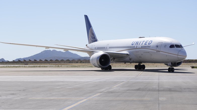 Chicago has daily direct flights with United Airlines