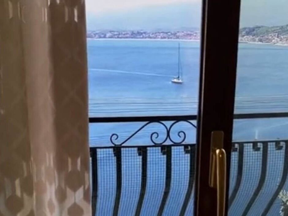 Italy: He thought he was renting a room with a sea view