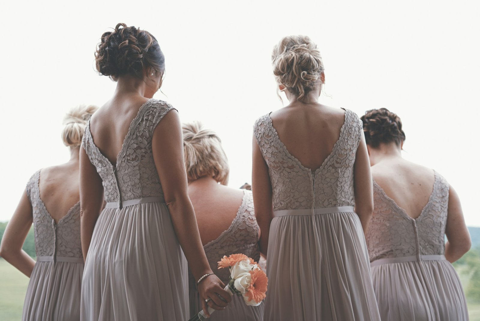 Inappropriate or beautiful?  The dress of the mother at her daughter’s wedding divided the Internet