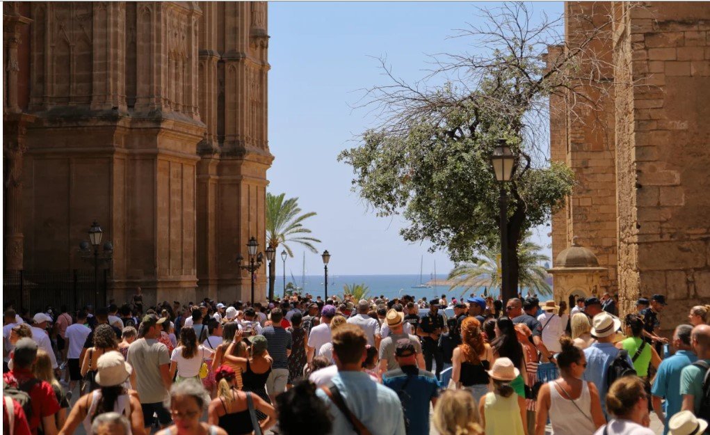 Spain: The … war against tourists has begun to focus on Menorca